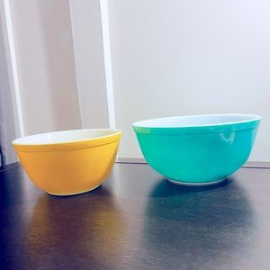 Pyrex Green And Yellow Milk Glass Opal mixing bowl set